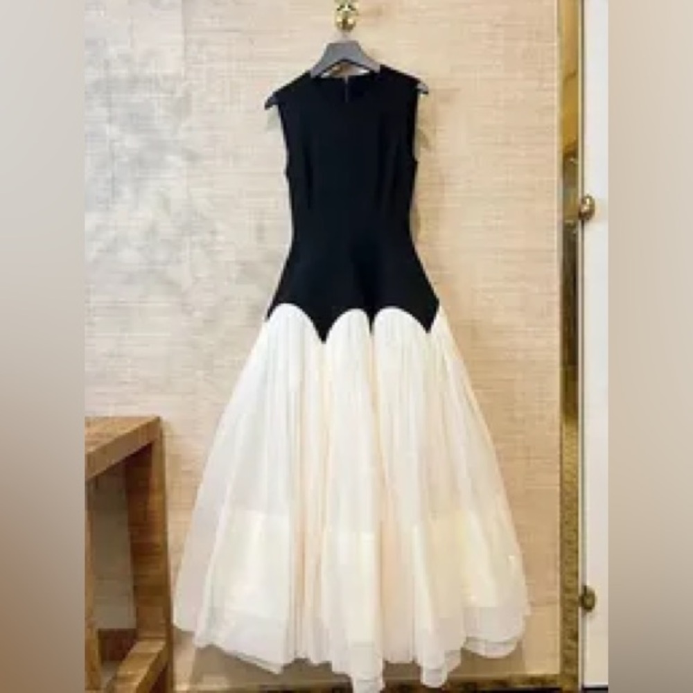 Commense Contrast Petal Waist Midi Dress - Picture 5 of 5